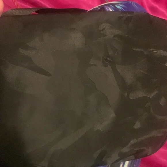 Kylie and Kendall black Crossbody or waist pack pink inside adjustable strap - Picture 6 of 6